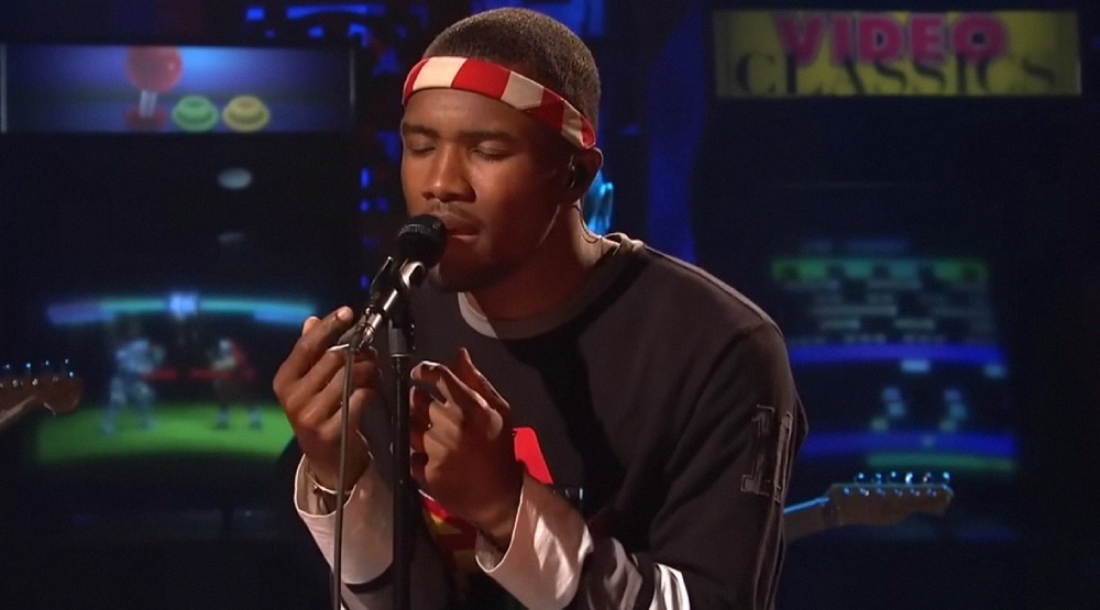     Фрэнк Оушен / Скриншот из видео «Frank Ocean— Thinkin Bout You Live on SNL»