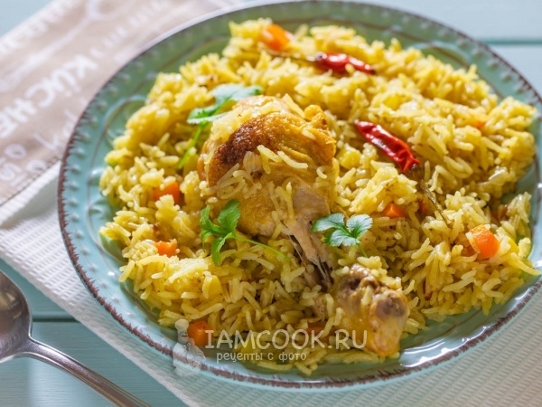 В нашем плове курица остаётся нежной и сочной, а рис получается таким, как надо – без каши