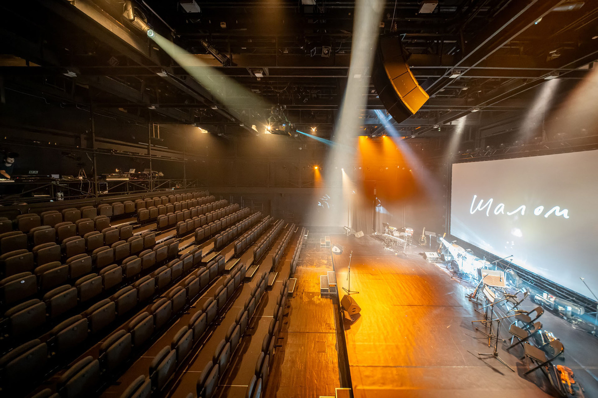    Зрительный зал театра «Шалом»