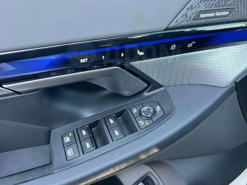 Стеклоподъёмники в BMW G60 выглядят примерно как в Ладе Гранте