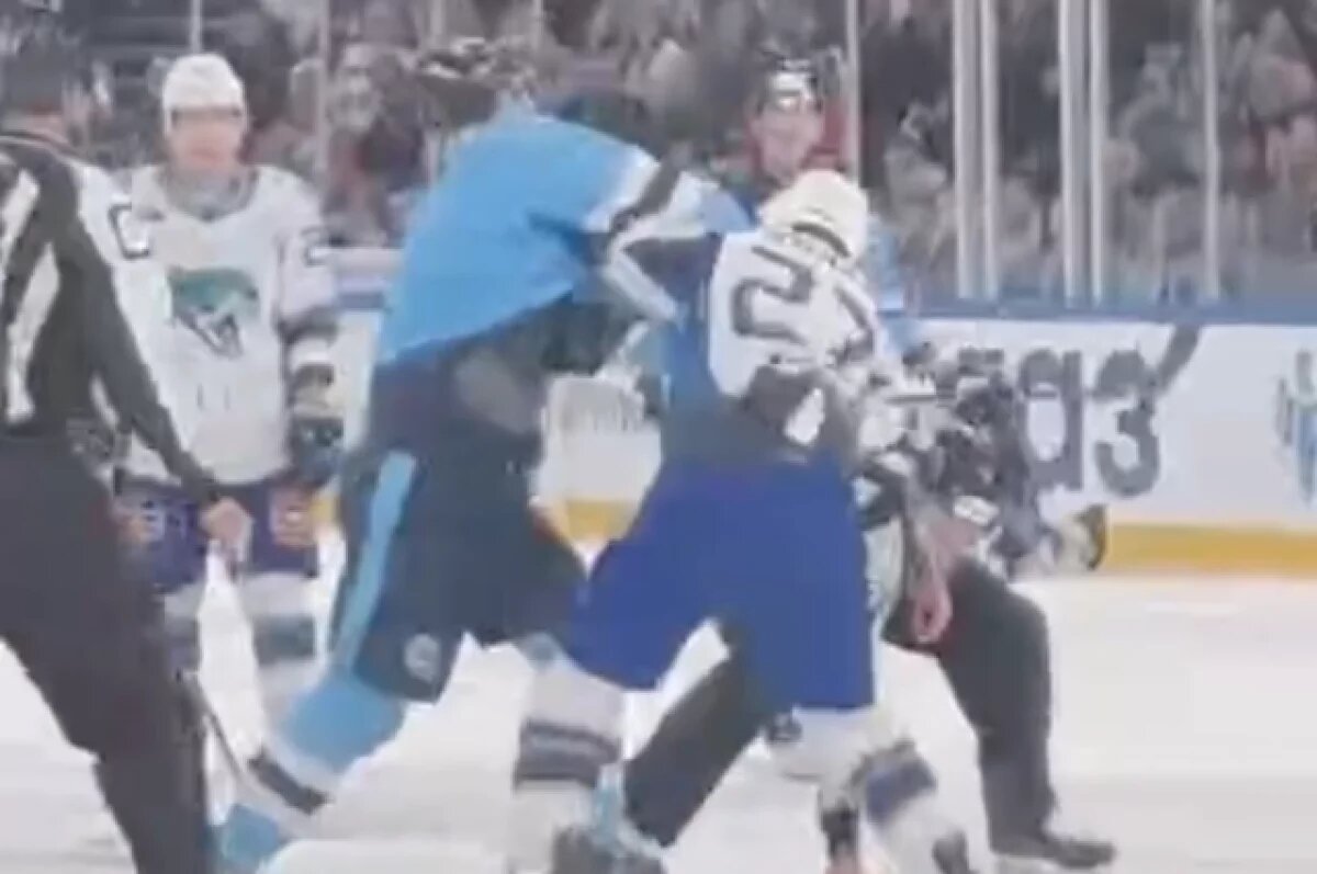    Хоккеисты подрались на льду «Сибирь-Арены» в Новосибирске