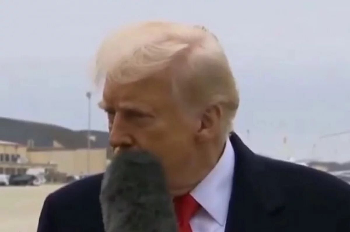    Фонарев назвал просчетом службы безопасности удар микрофоном Трампа по щеке