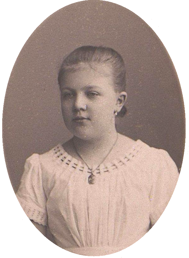 Фотография выпускницы Московского Екатерининского института благородных девиц 1894-го года Харитоненко Елены Павловны, выполненная в мастерской А. Эйхенвальда в Москве. Фото 1890-го года.