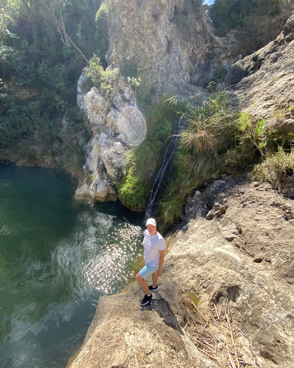 Первый водопад возле парковки