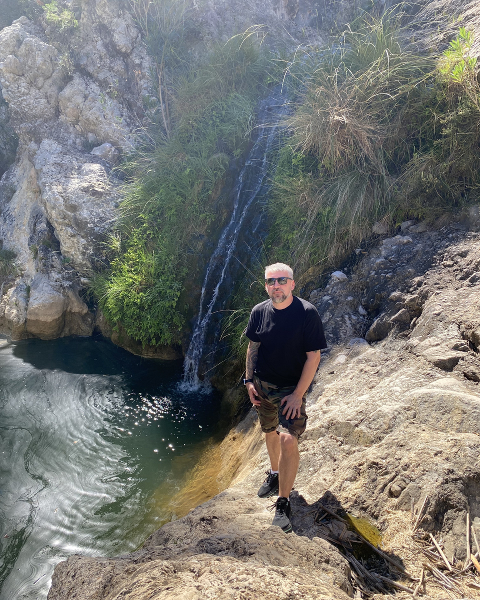 Первый водопад возле парковки