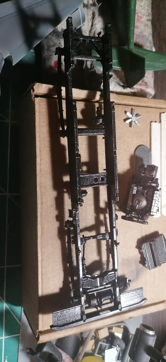 Рама в "рамный", а двигатель в "двигательный"