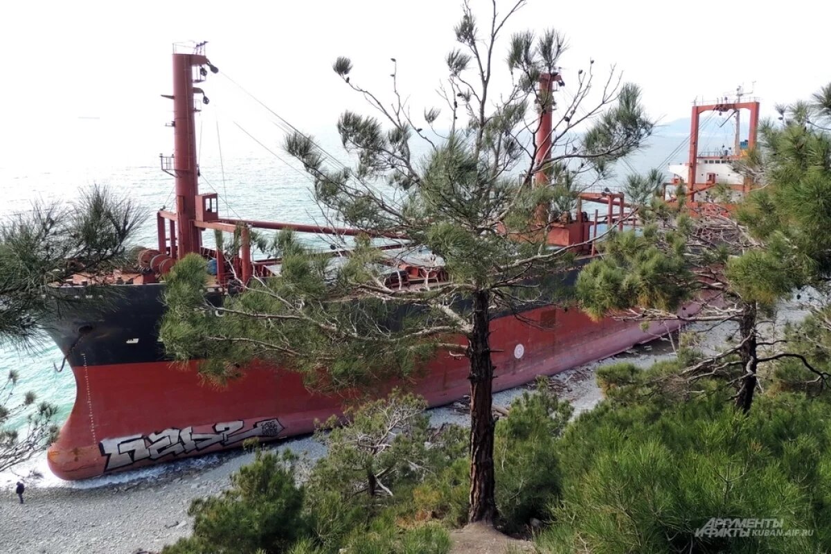    Сухогруз «Рио» под Геленджиком до сих пор не убрали