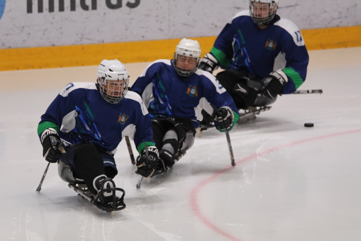    Сборная ветеранов Югры победила в следж-хоккее на Кубке защитников Отечества