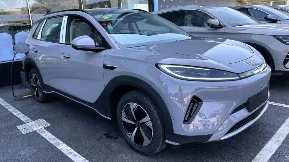 На фото из соцсети: Новый электрический кроссовер BYD Sea Lion 05 EV