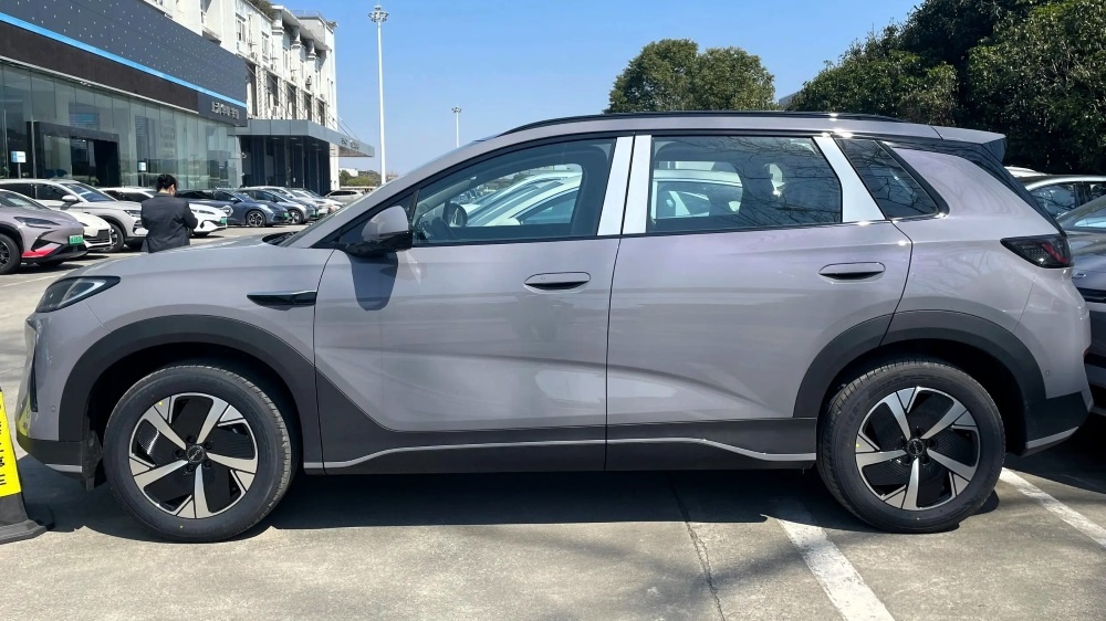 На фото из соцсети: Электрический кроссовер BYD Sea Lion 05 EV