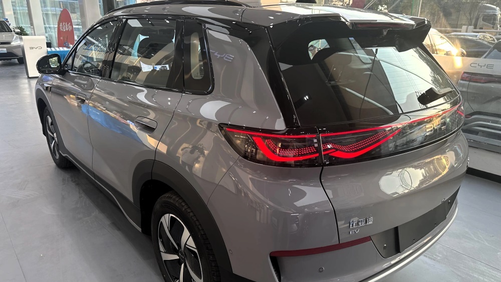 На фото из соцсети: Электрический кроссовер BYD Sea Lion 05 EV