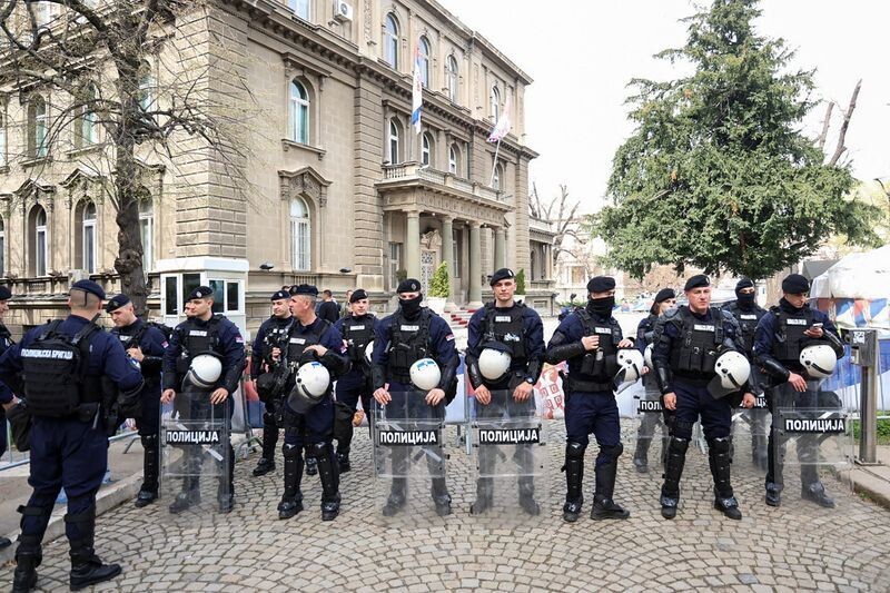 С его применением принято