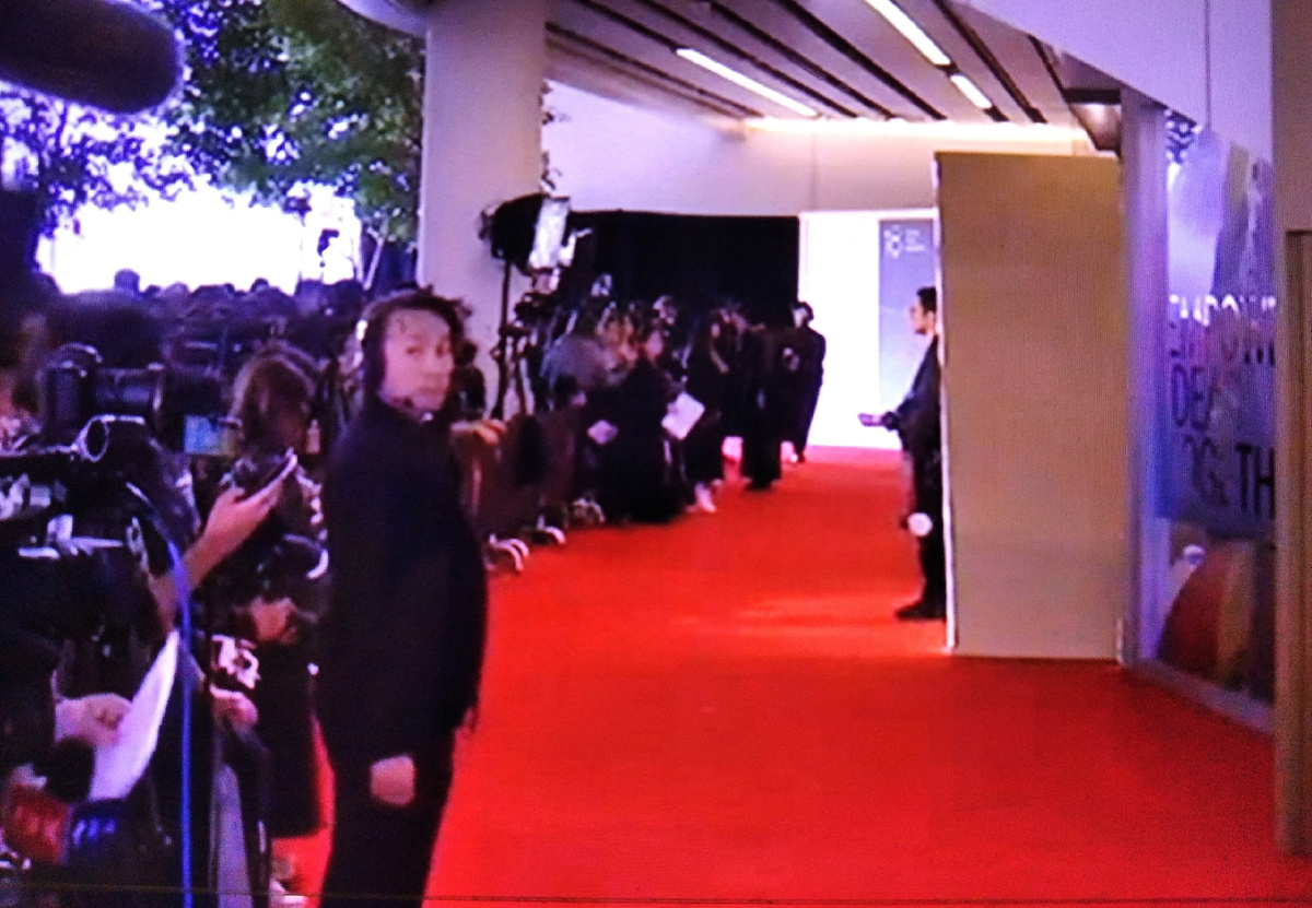 Актеров фотографировали много раз на фоне разных афиш и плакатов (фото из открытых источников)