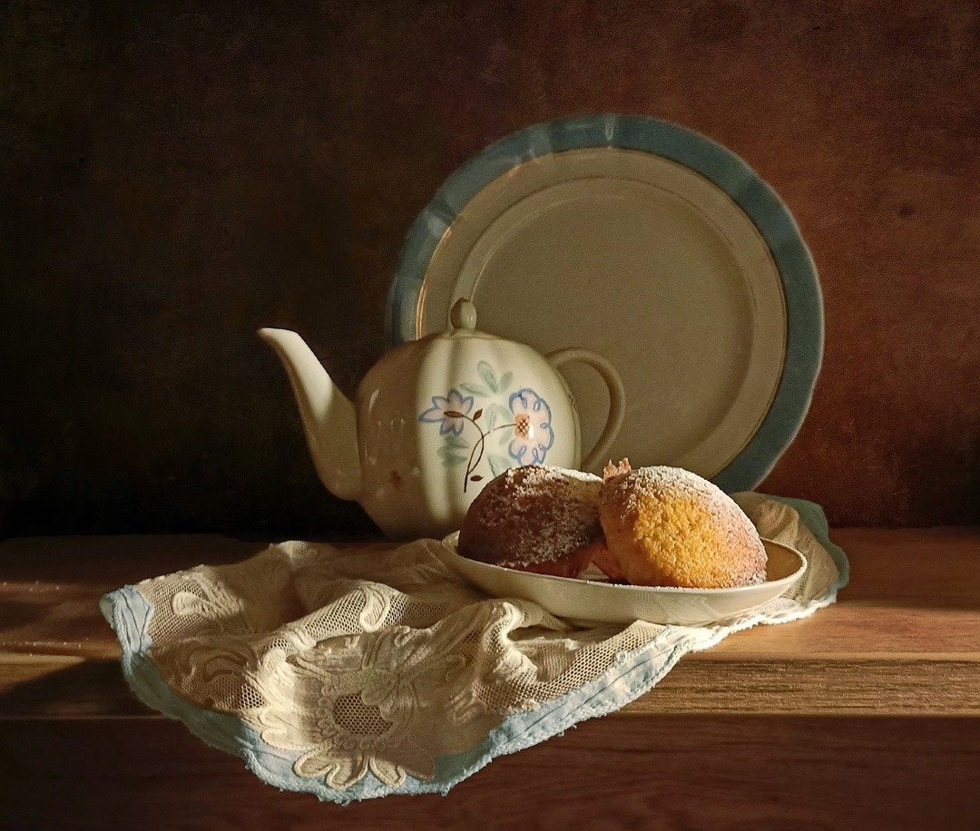 Инвентарь для натюрморта, включая апельсиновые кексики,  мой.  Рецептом кексиков могу поделиться. Автор фото: https://vk.com/id463622253?from=search