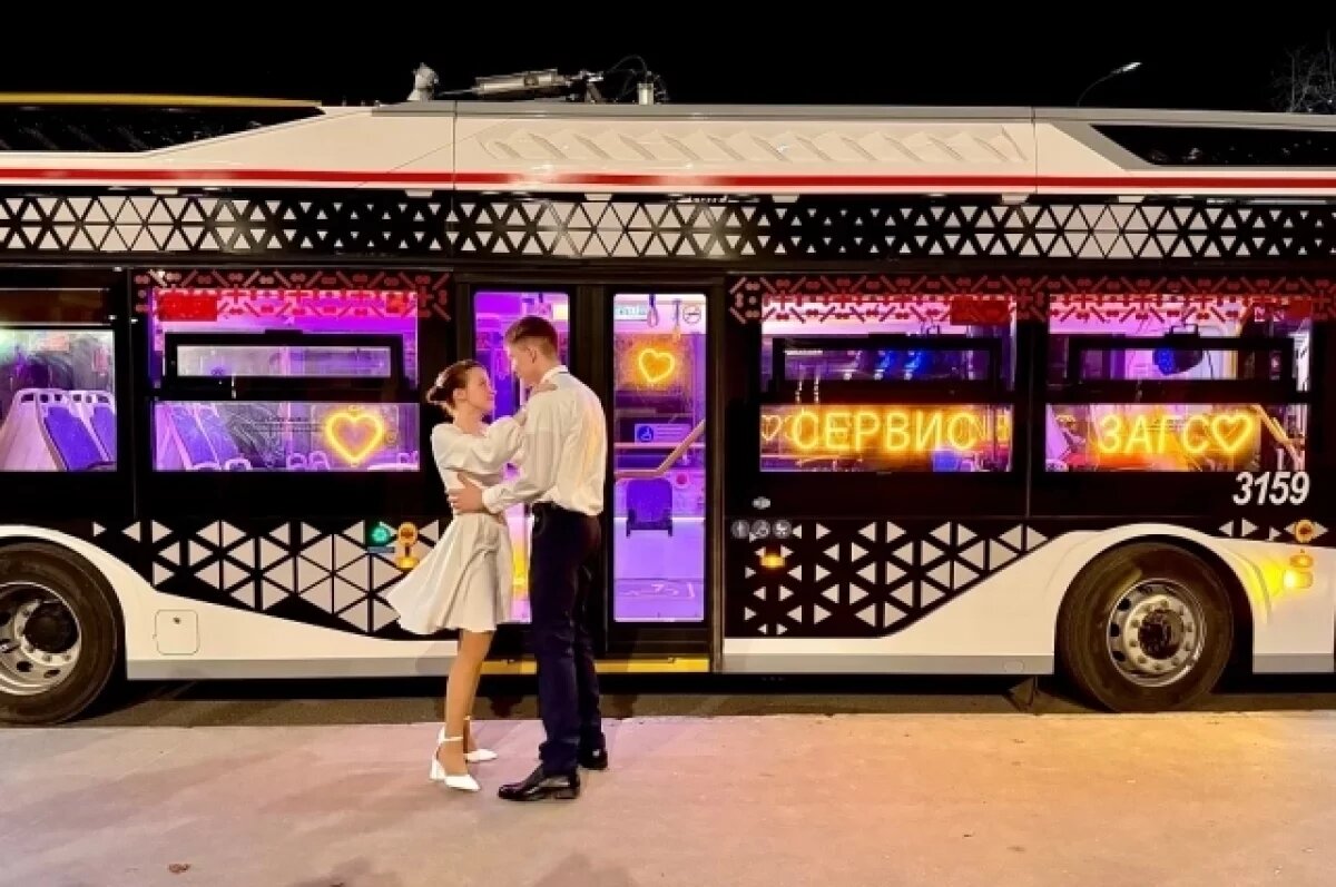    В Рязани сыграли свадьбу в троллейбусе
