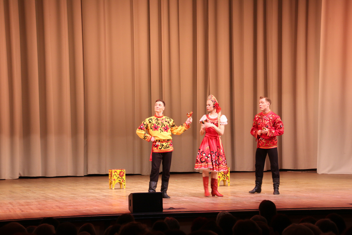 Ансамбль танца им.Годенко в филармонии Тольятти.