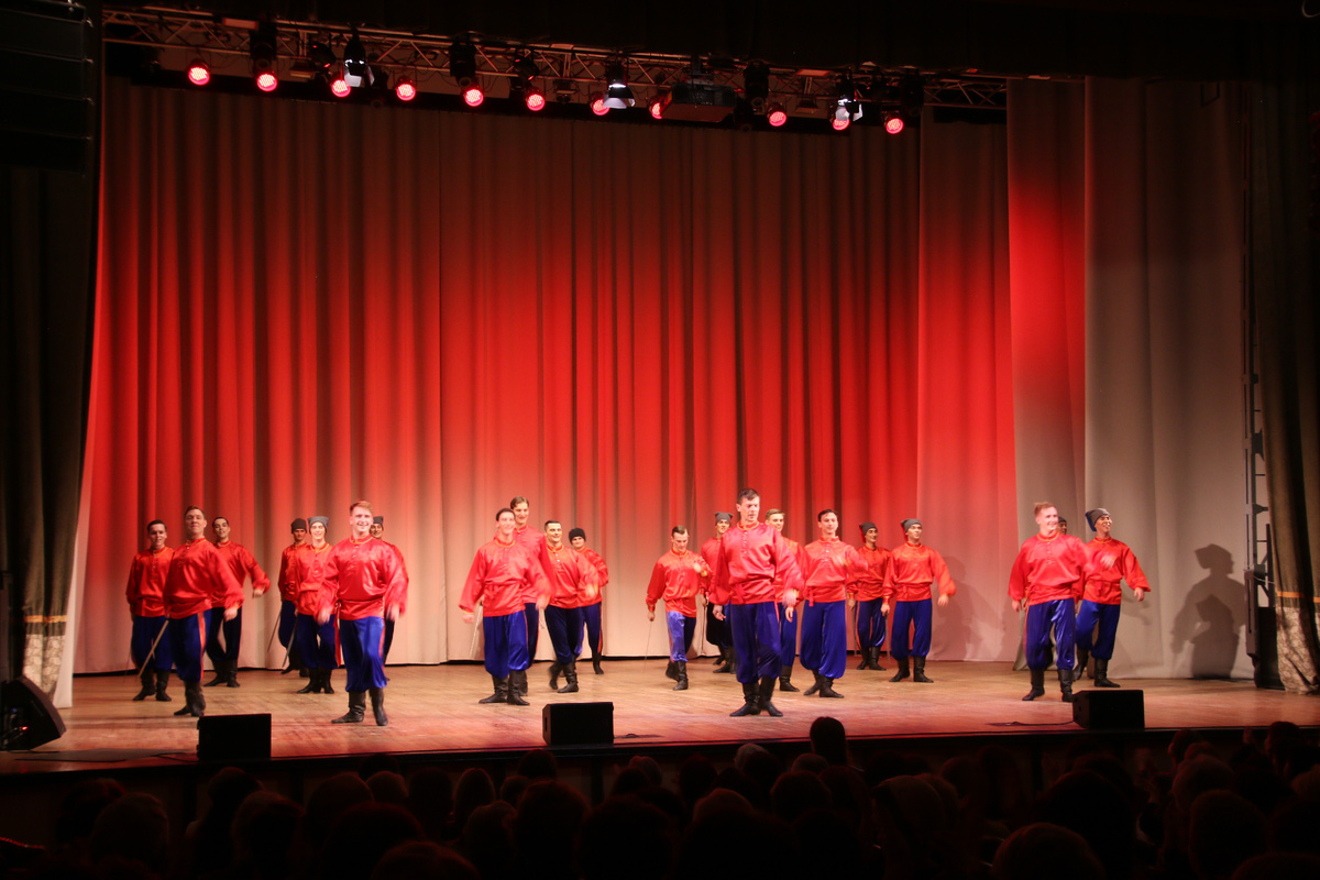 Ансамбль танца им.Годенко в филармонии Тольятти.