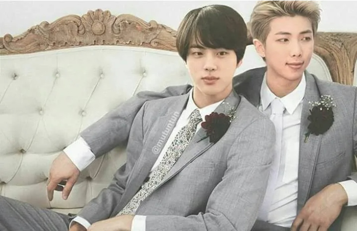 Два и три слева направо. А может быть, уже больше? 🤔