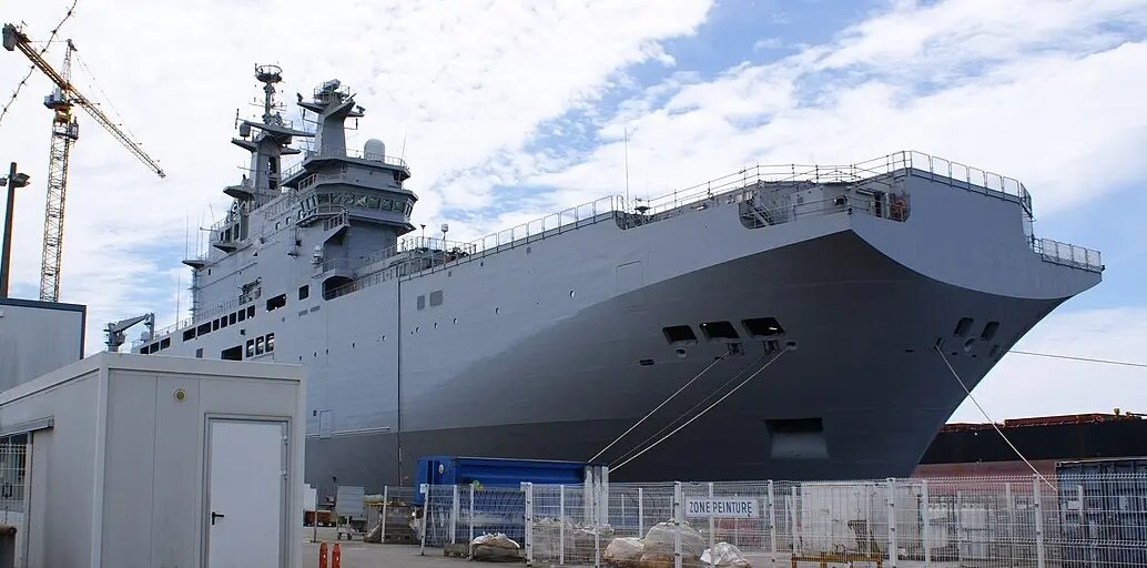 УДК типа «Мистраль» для ВМФ РФ — «Владивосток» — на верфи во Франции, 2014 год