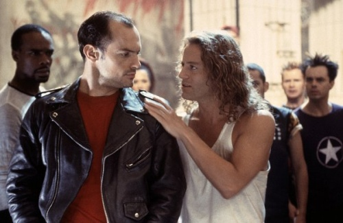 Иуда (Жером Прадон) и Иисус (Гленн Картер) в постановке рок-оеры "Иисус Христос - суперзвезда" 2000 года. Считаю лучшей версией из всех и очень рекомендую к просмотру. 