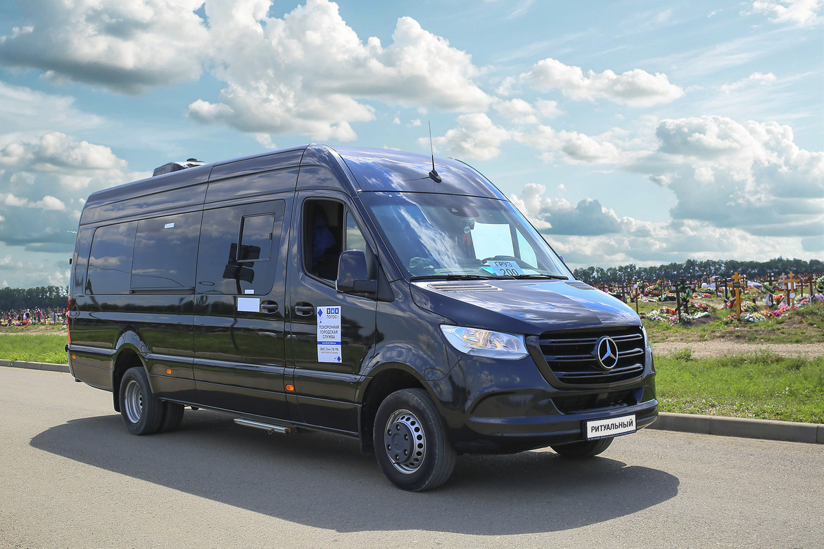 Катафалк "Мерседес" - флагман ритуального транспорта.