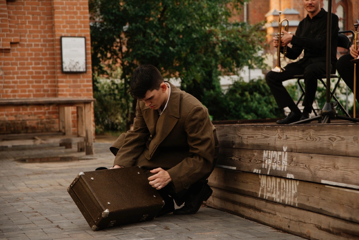 Фото - официальная группа театра «Форма Т» Вконтакте. Спектакль «Бывшие».