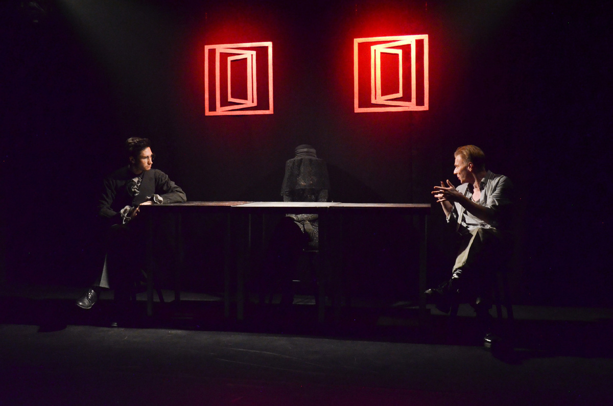 Фото - официальная группа театра «Форма Т» Вконтакте. Спектакль «Вдовы».