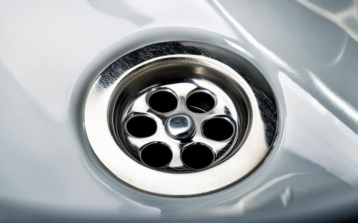 Засор от волос в ванной прочистится за минуты: 2 проверенных способа восстановить идеальный слив / Фото: Pogovorim.by
