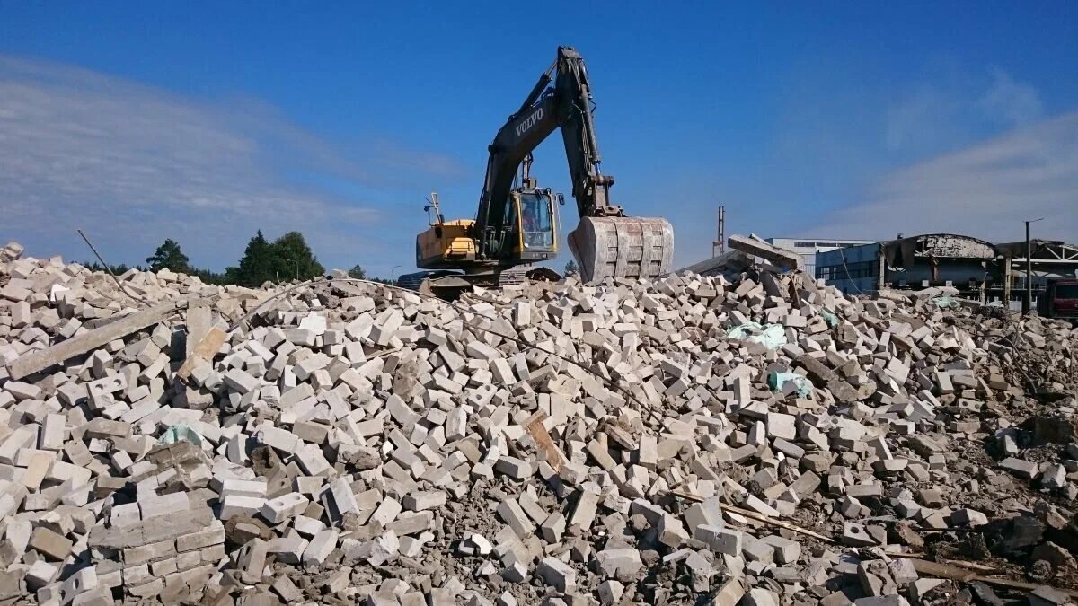 Переработанный бетон сокращает отходы на 30% и снижает выбросы CO₂ при производстве.