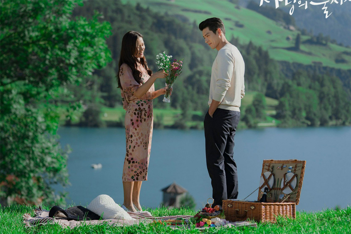 Не пропустите дораму "Любовь приходит с неба" — трогательную историю о любви и судьбе, которая не оставит вас равнодушными! 💖✨