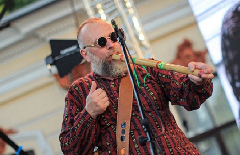 Гимны сектантов, панкуха и фолк: музыкальное путешествие волгодонского «фрукта» Романа Станскова