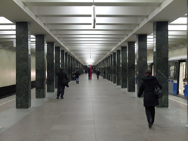 Станция. Авторство: Mikhail (Vokabre) Shcherbakov from Moscow, Russia. Shcholkovskaya (Щёлковская), CC BY-SA 2.0, https://commons.wikimedia.org/w/index.php?curid=23659618