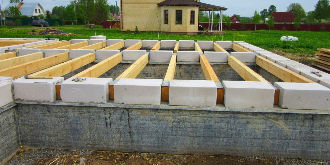 Фундамент для частного дома: как выбрать надежное основание