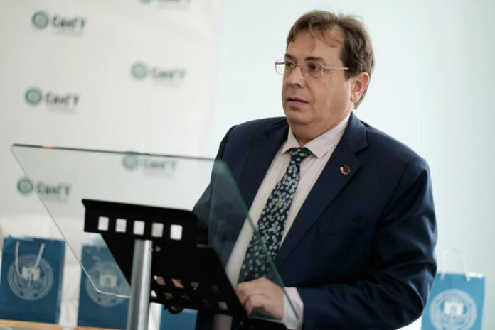 Профессор, доктор исторических наук Александр Василевский.