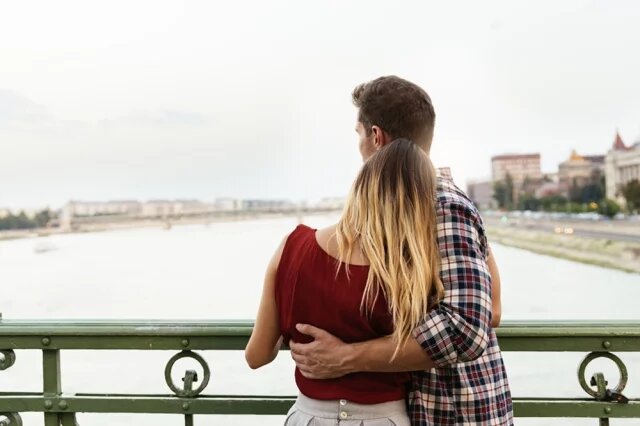    Почему нельзя назначать свидание на мосту?