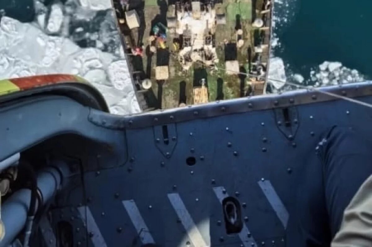    На Камчатке спасатели сняли с судов в Охотском море трех членов экипажей