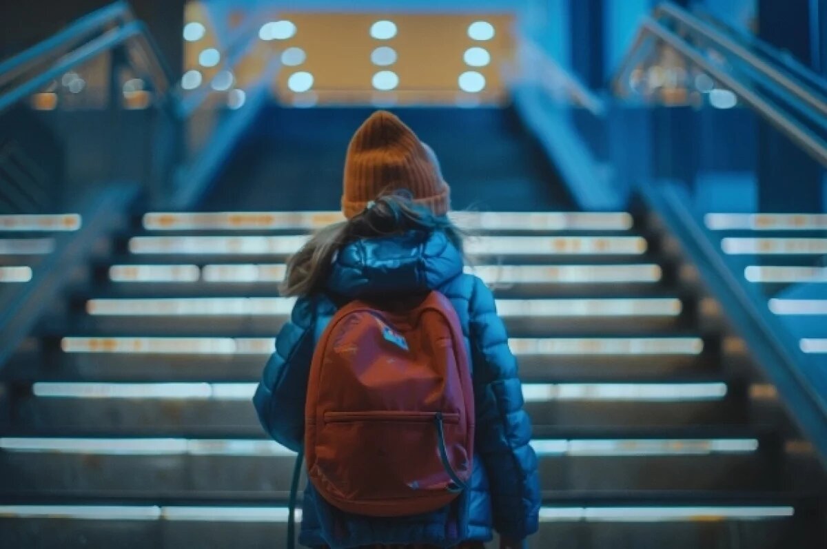    В Хабаровске погибла 7-летняя девочка, застряв между лестничными пролётами