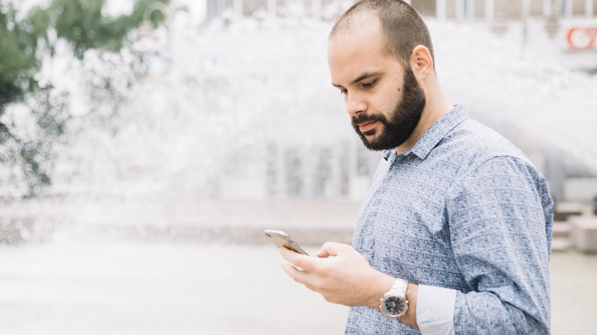    Отслеживайте концентрацию пыльцы в воздухе и проверяйте прогноз погоды. Фото: Freepik