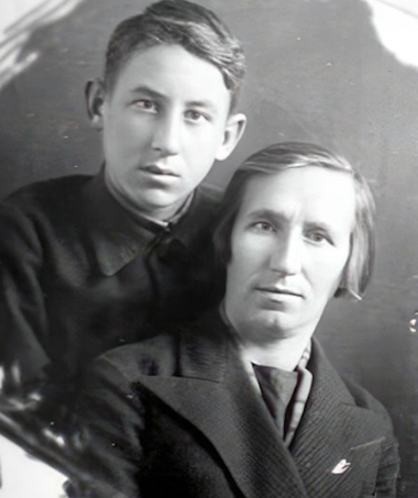 Владимир Басов с мамой