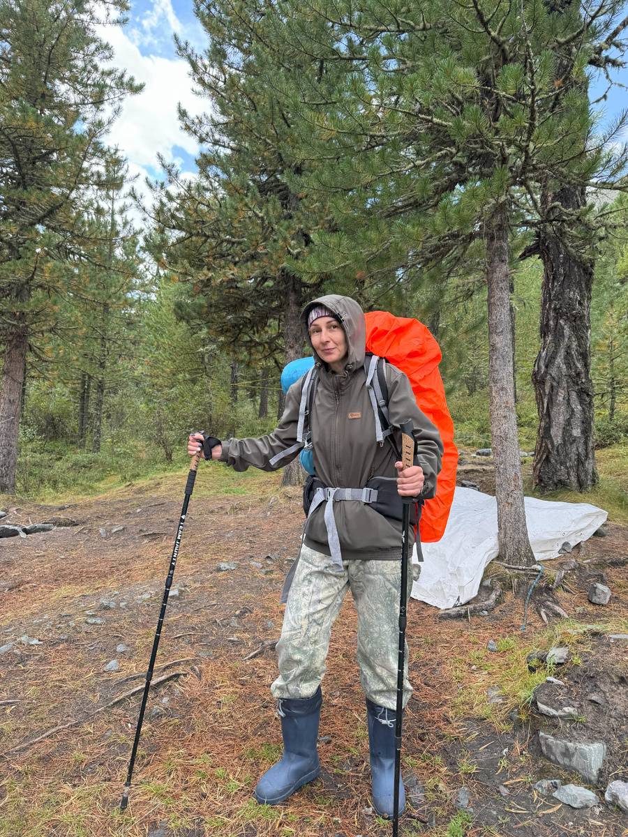 Надюшка готова. Сзади - тент с продуктами для следующей группы