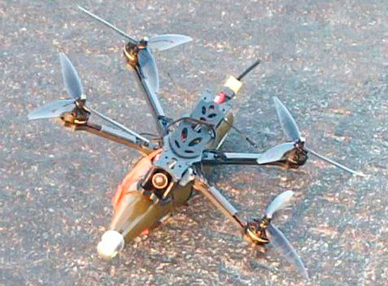 Типичный современный FPV-дрон, где боевая часть представлена гранатой от РПГ-7 (фото из открытых источников)