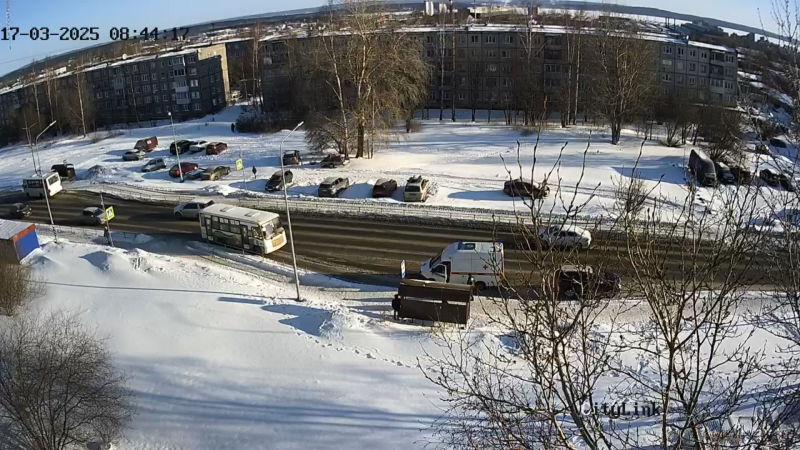    Внедорожник жестко сбил женщину в Петрозаводскезапись с камеры "Ситилинк"