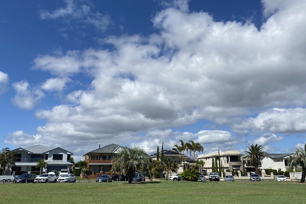 Рэйби Бэй, особняки рядом с парком с видом на залив