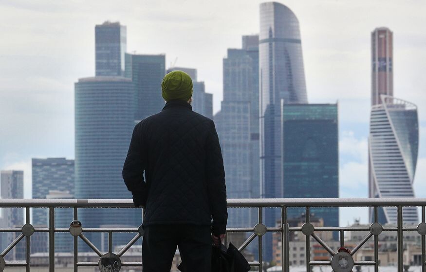    Рекордная сумма, ситуация схожа с 90-ми: госдолг России превысит безопасный уровень?