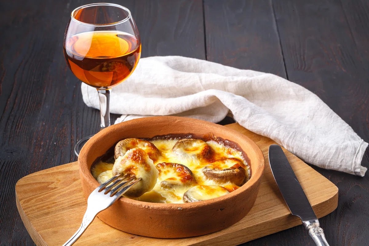 Кеци позволяет готовить сочные, пикантные, ароматные блюда с малым количеством жира