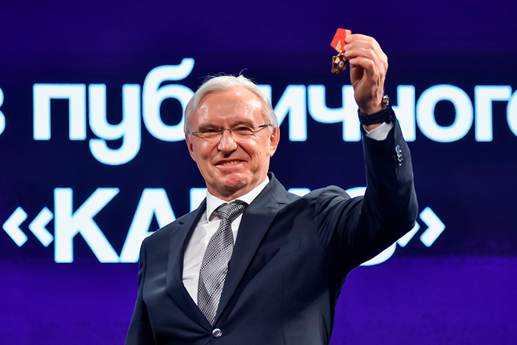    В условиях санкционных ограничений и «атаки» китайских грузовиков на российский рынок КАМАЗ ни на день не остановился. Это в том числе заслуга Сергея Когогина и его команды.   
Фото: «БИЗНЕС Online»