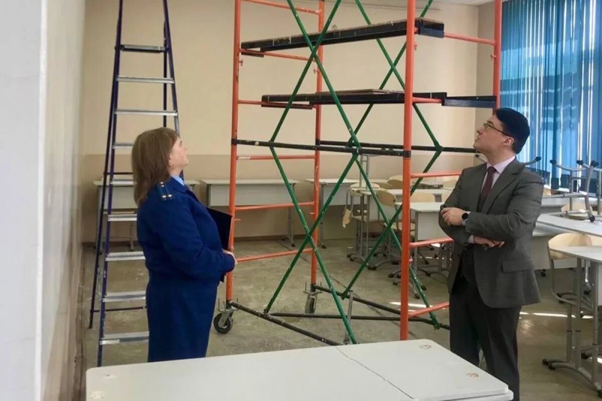    В аудитории хабаровского филиала РАНХиГС рухнул потолок