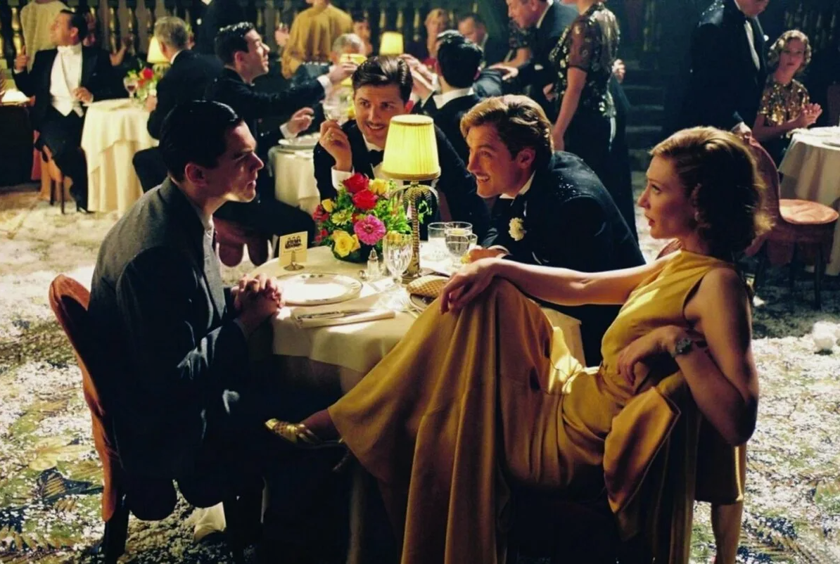 Здесь и Джуд Лоу засветился