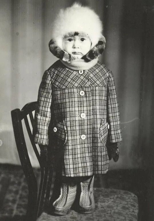 На фото не я, он из Сети. Но думаю, практически все мои +\- ровесники (не зависимо от пола) выросли примерно в чём-то таком)) 