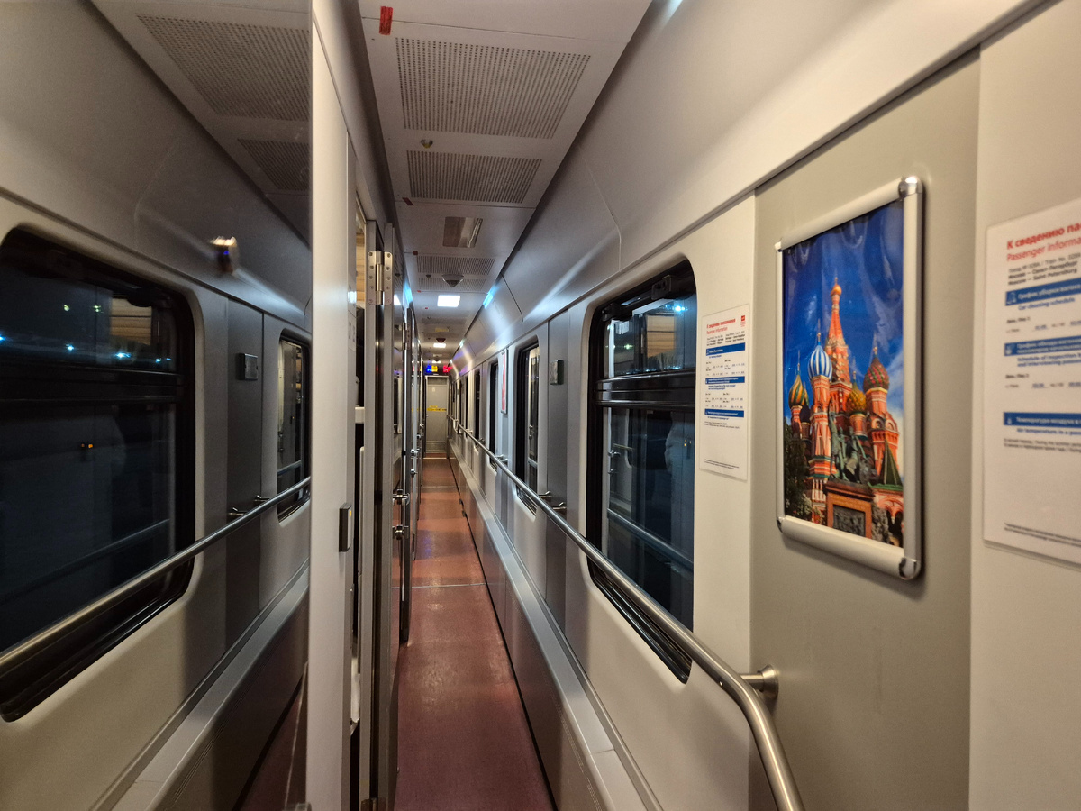 Внутри вагона